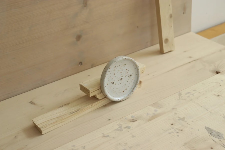 park bench ceramics. muilinė in white