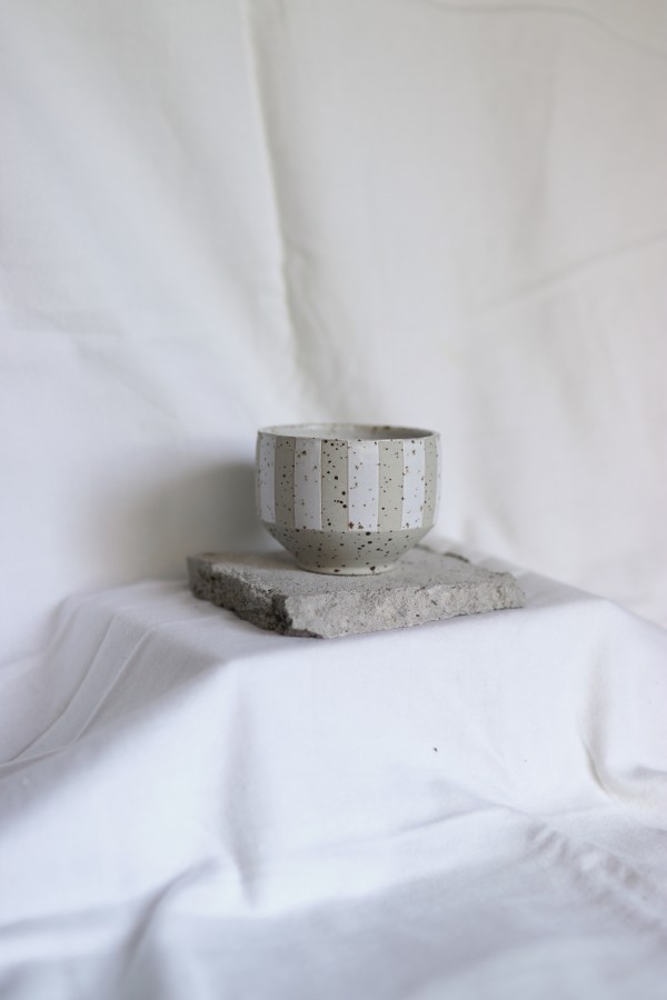 park bench ceramics. ridge puodelis white stripes