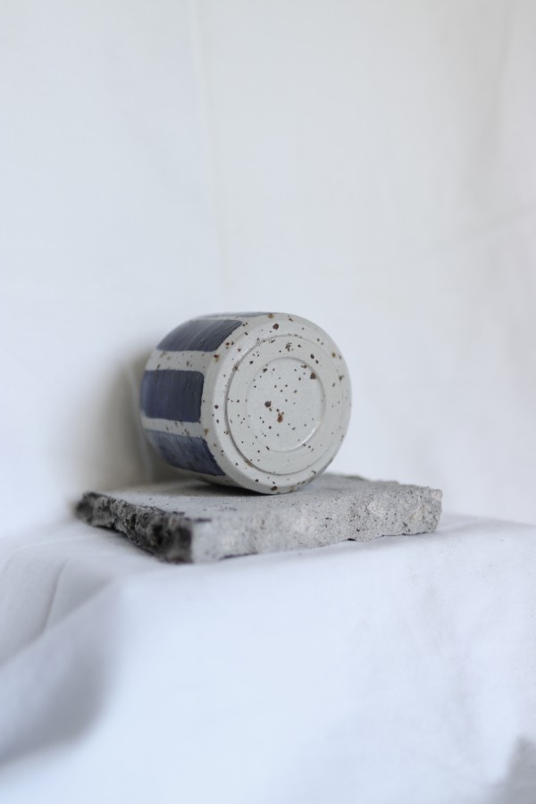 park bench ceramics. sip puodelis blue stripes