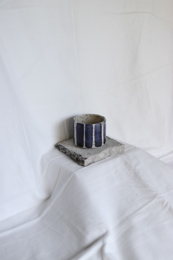 park bench ceramics. sip puodelis blue stripes