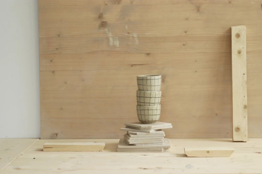 park bench ceramics. sip puodelis in grid