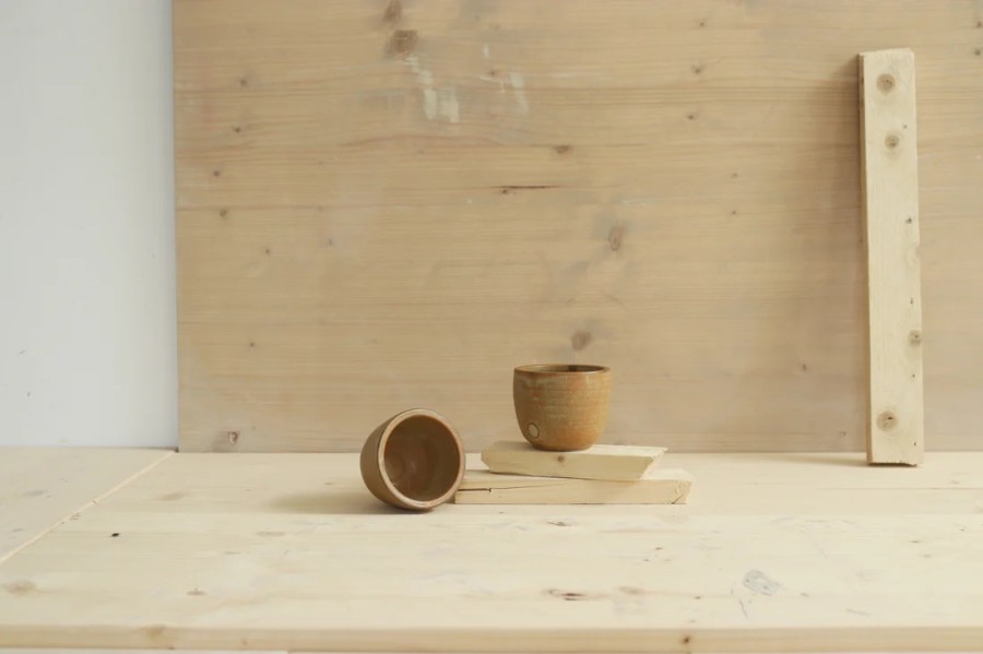 park bench ceramics. sip puodelis in maple