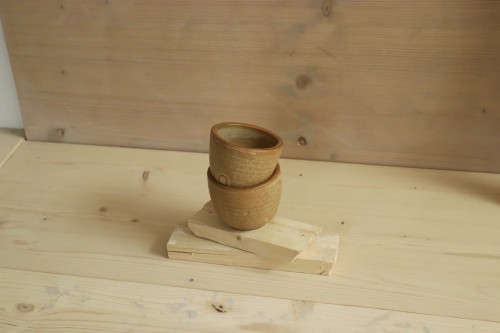 park bench ceramics. sip puodelis in maple