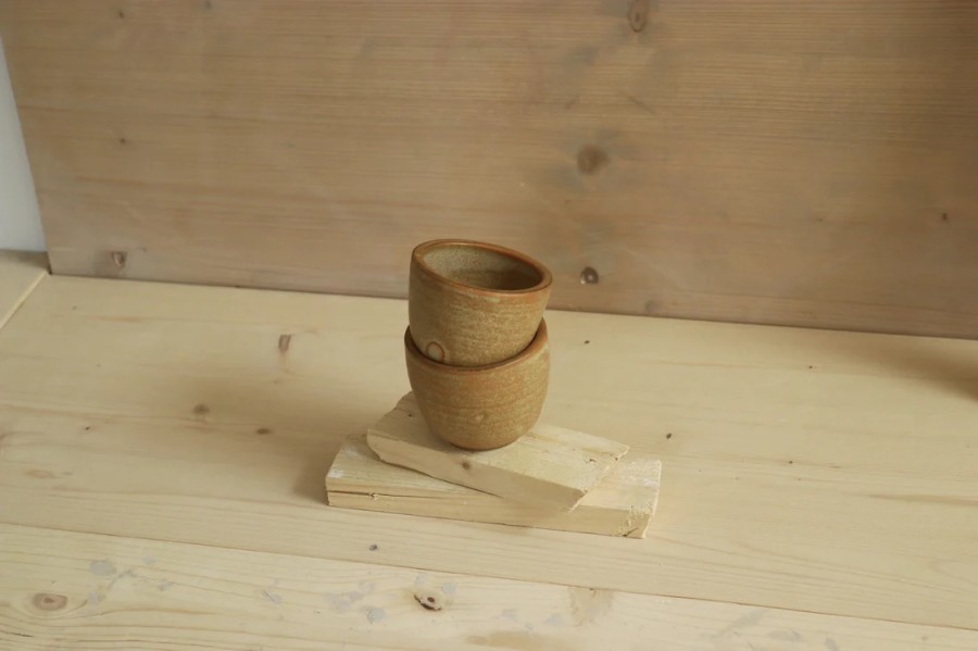 park bench ceramics. sip puodelis in maple