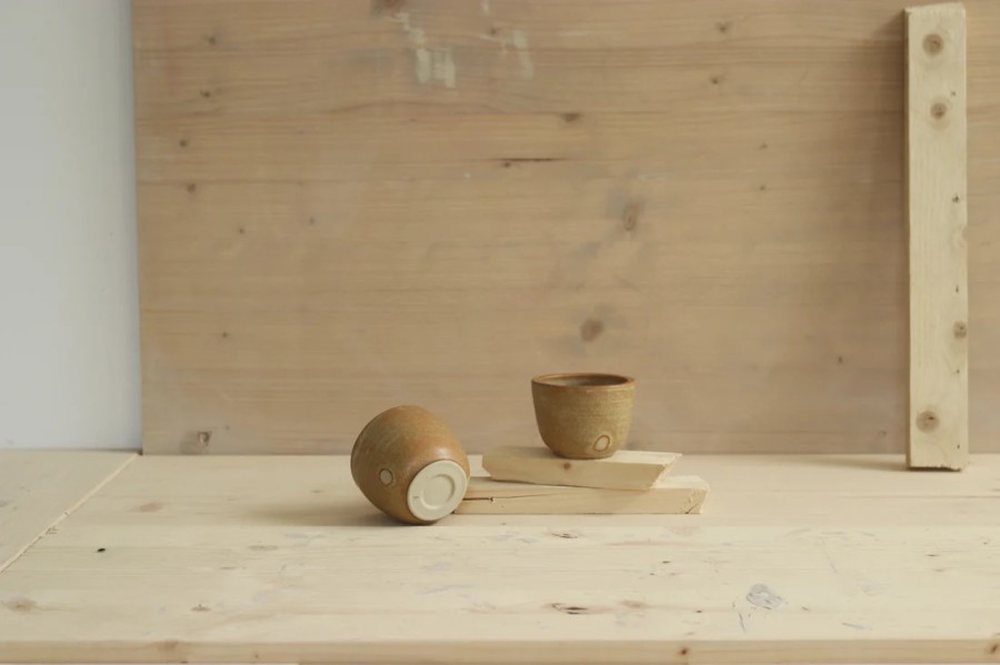 park bench ceramics. sip puodelis in maple