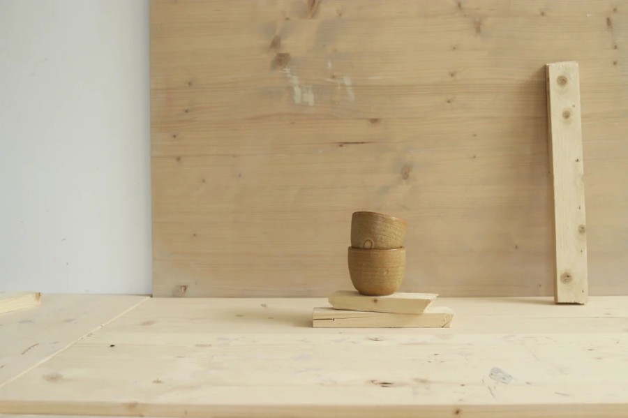 park bench ceramics. sip puodelis in maple