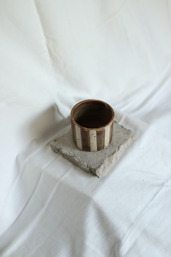 park bench ceramics. sip puodelis maple stripes