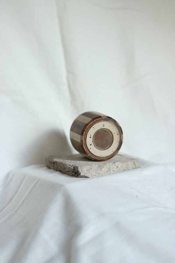 park bench ceramics. sip puodelis maple stripes