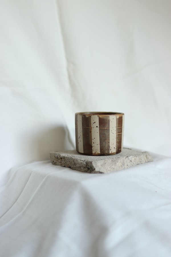 park bench ceramics. sip puodelis maple stripes