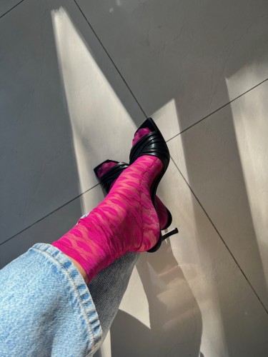 Reve rose. Kojinaitės Ciklameninės lūpytės