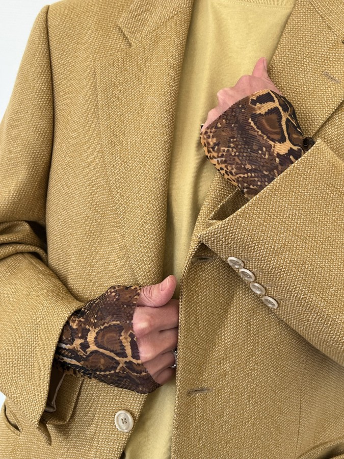 REVE ROSE. TIULIO RANKOVĖS gyvatės