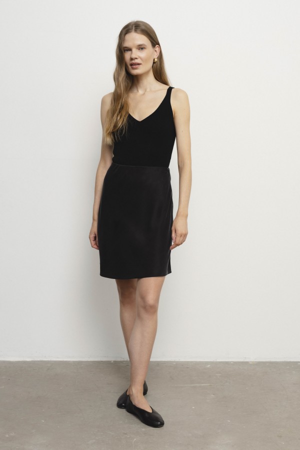 Robi agnes. BELLE SIJONAS juodas