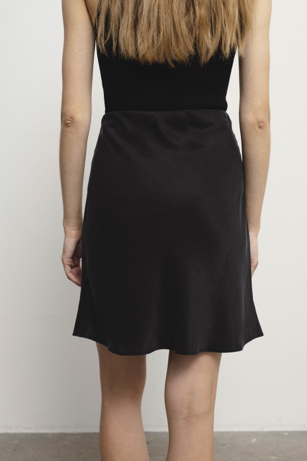 Robi agnes. BELLE SIJONAS juodas