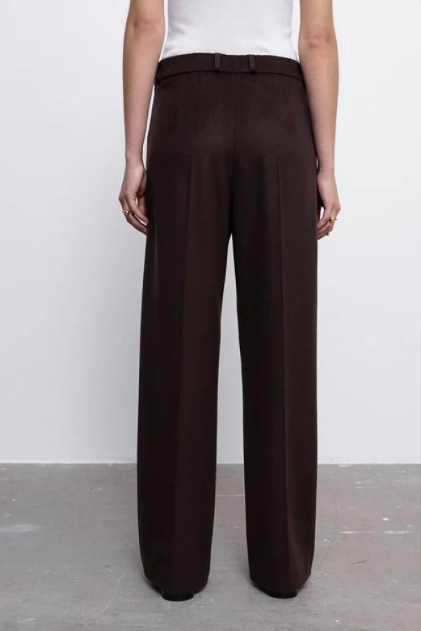 robi agnes. Celine kelnės