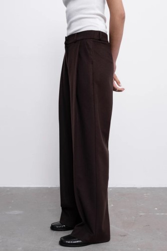 robi agnes. Celine kelnės