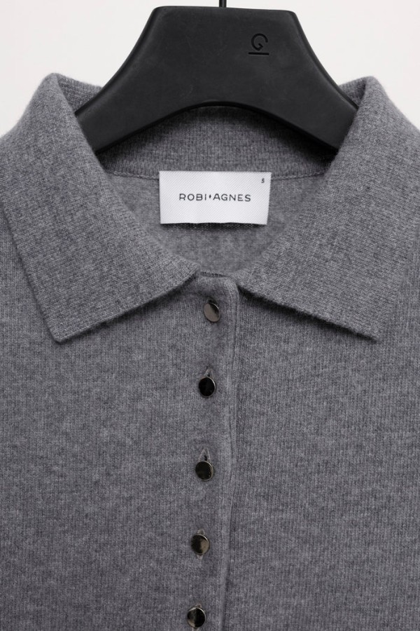 robi agnes. Charlotte palaidinė pilka