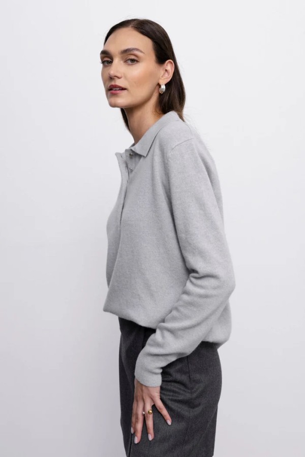 robi agnes. Charlotte palaidinė šviesiai pilka