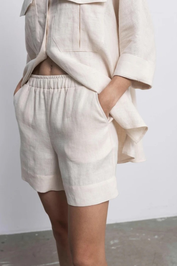 robi agnes. DORI šortai Šampaninė