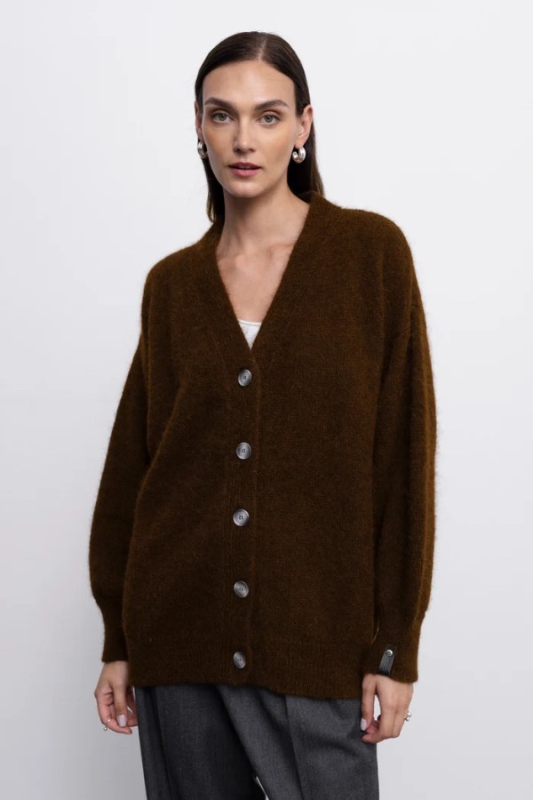 robi agnes. Laure kardiganas rudas