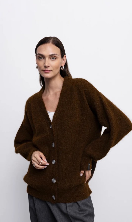 robi agnes. Laure kardiganas rudas