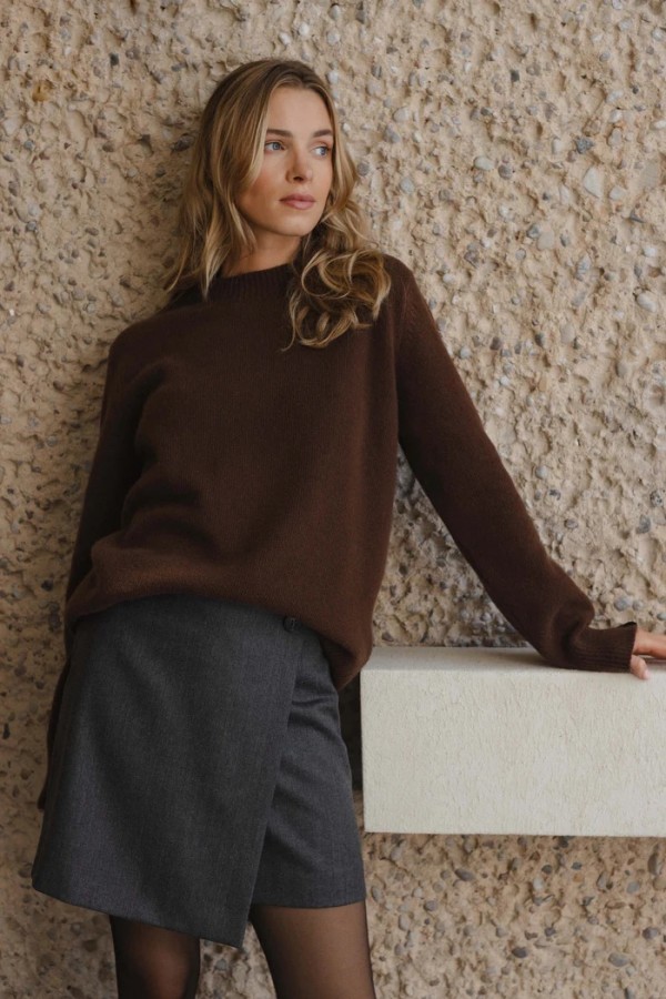 robi agnes. Lea megztinis brown