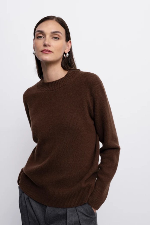 robi agnes. Lea megztinis brown