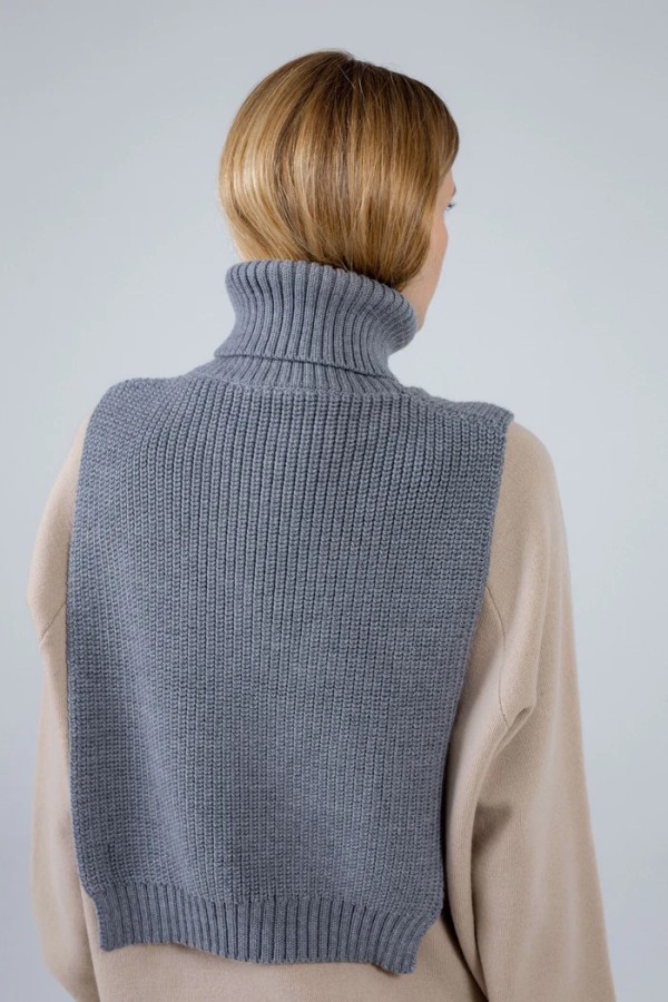 robi agnes. Monet movas grey 