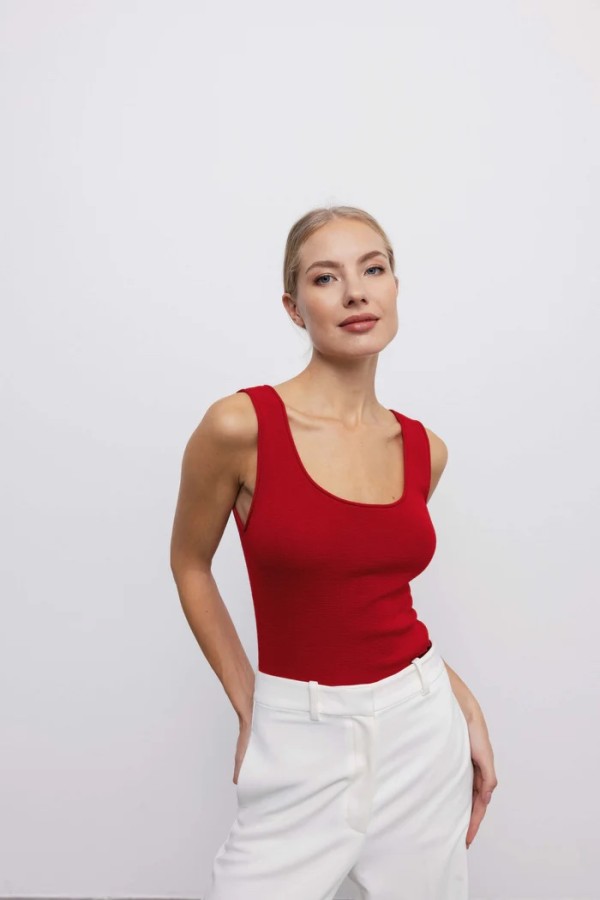 ROBI AGNES. palaidinė MIA red