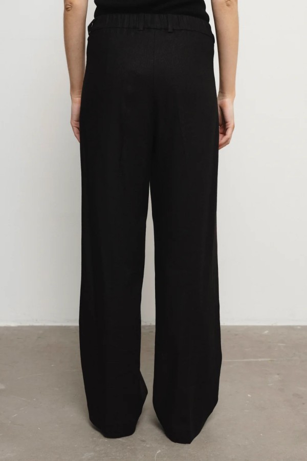 robi agnes. ROSE kelnės black