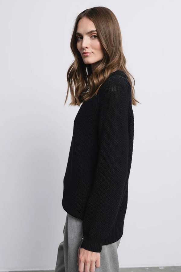 Robi agnes. Suzy megztinis juodas