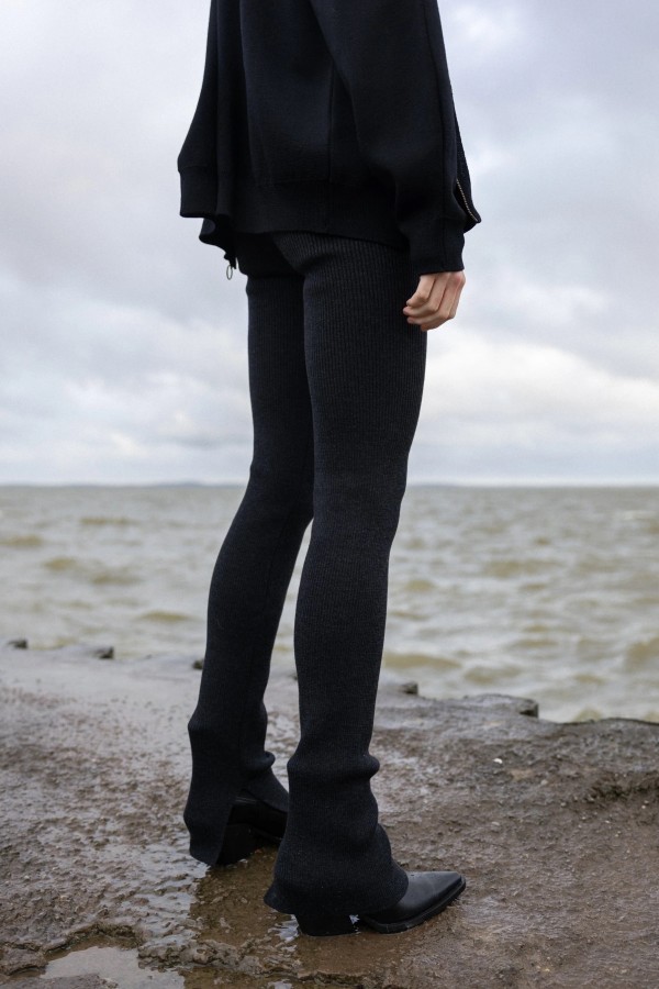 Salanida. Barra stulpeliu megztos Merino vilnos tamprės Salanida. Barra stulpeliu megztos Merino vilnos tamprės