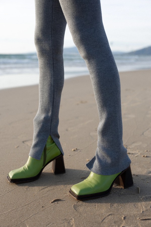 salanida. Barra stulpeliu megztos Merino vilnos tamprės salanida. Barra stulpeliu megztos Merino vilnos tamprės