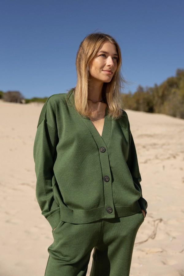 Salanida. Bene merino siaustinis Žalia alyvuogė Salanida. Bene merino siaustinis Žalia alyvuogė