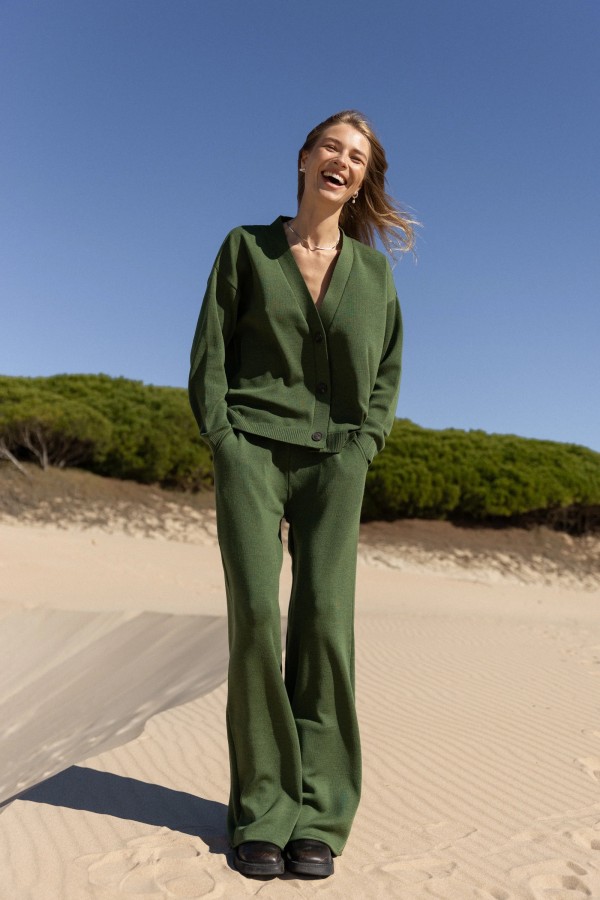 Salanida. Bene merino siaustinis Žalia alyvuogė Salanida. Bene merino siaustinis Žalia alyvuogė