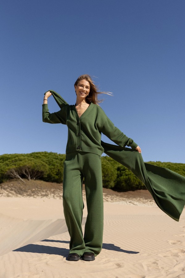 Salanida. Bene merino siaustinis Žalia alyvuogė Salanida. Bene merino siaustinis Žalia alyvuogė