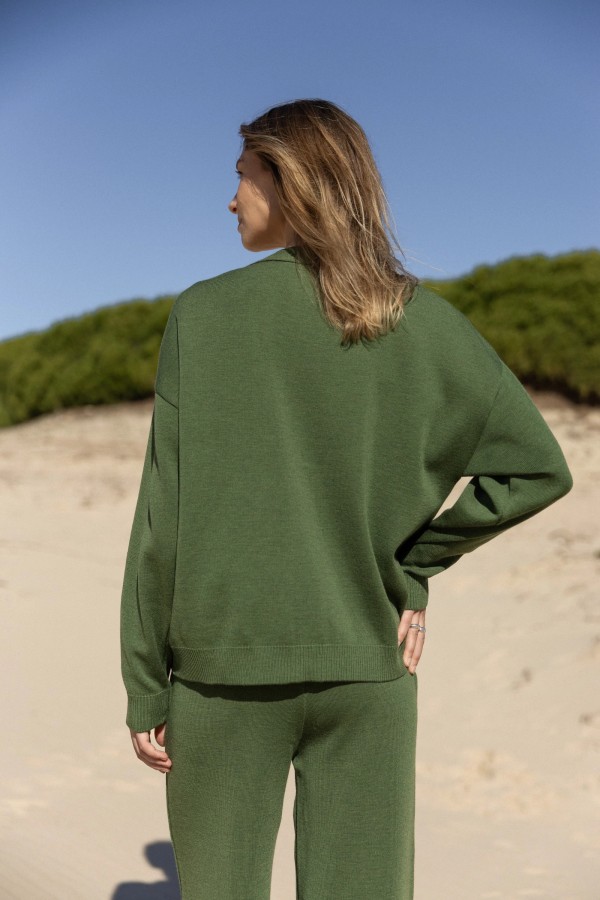 Salanida. Bene merino siaustinis Žalia alyvuogė Salanida. Bene merino siaustinis Žalia alyvuogė