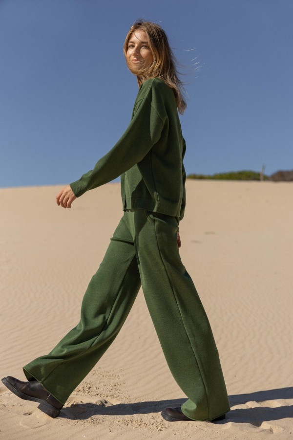 Salanida. Bene merino siaustinis Žalia alyvuogė Salanida. Bene merino siaustinis Žalia alyvuogė