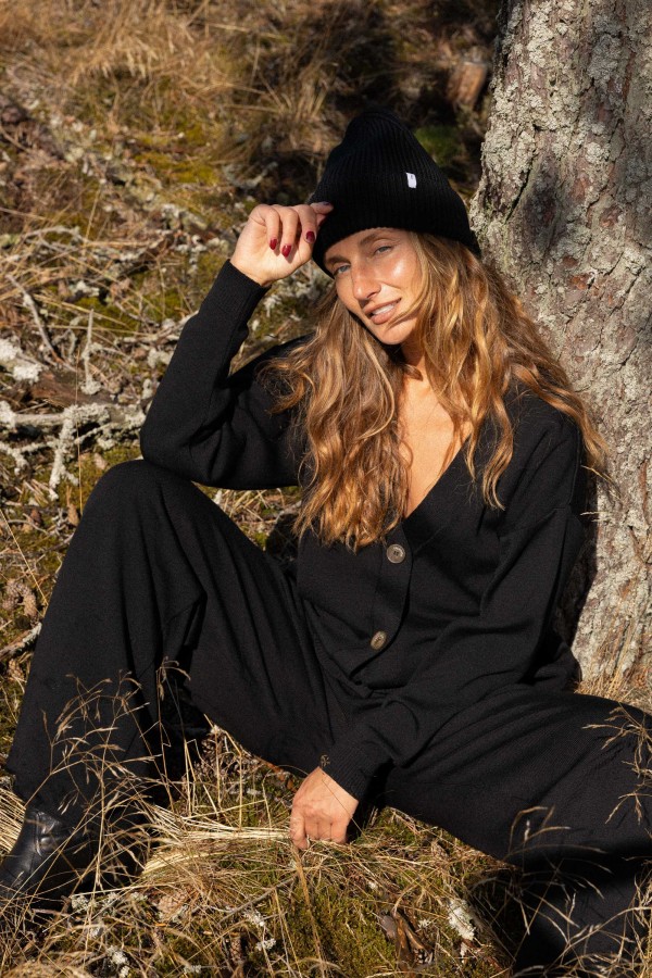 Salanida. Bene plačios merino kelnės Juoda