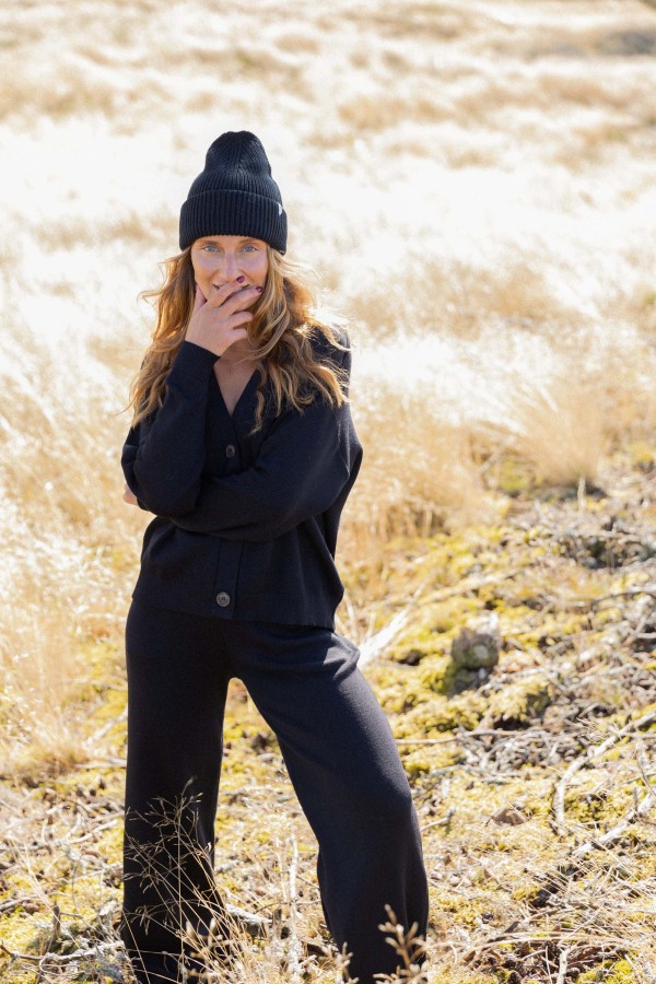 Salanida. Bene plačios merino kelnės Juoda