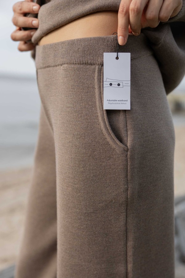 Salanida. Bene plačios merino kelnės Taupe Salanida. Bene plačios merino kelnės Taupe