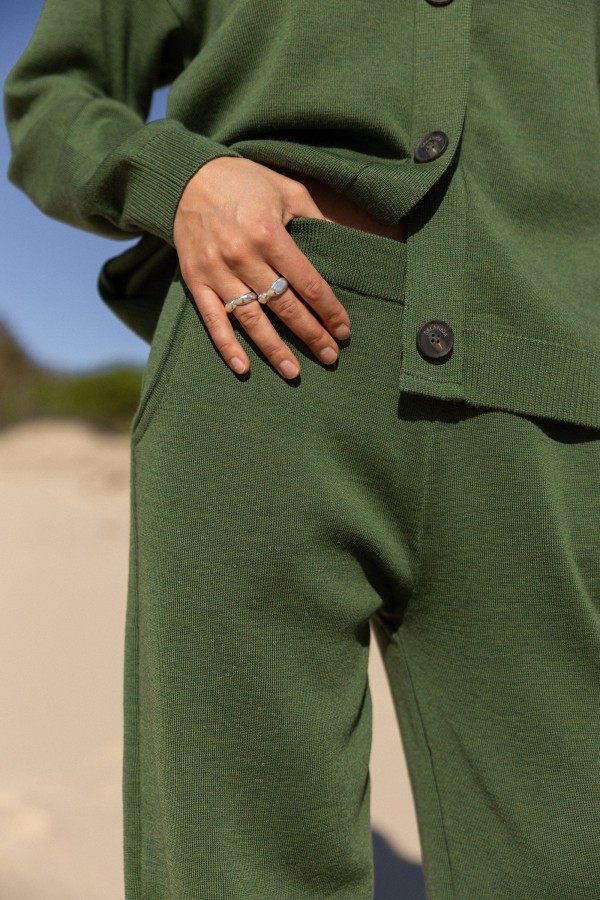 Salanida. Bene plačios merino kelnės Žalia alyvuogė Salanida. Bene plačios merino kelnės Žalia alyvuogė