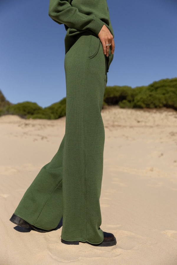 Salanida. Bene plačios merino kelnės Žalia alyvuogė Salanida. Bene plačios merino kelnės Žalia alyvuogė