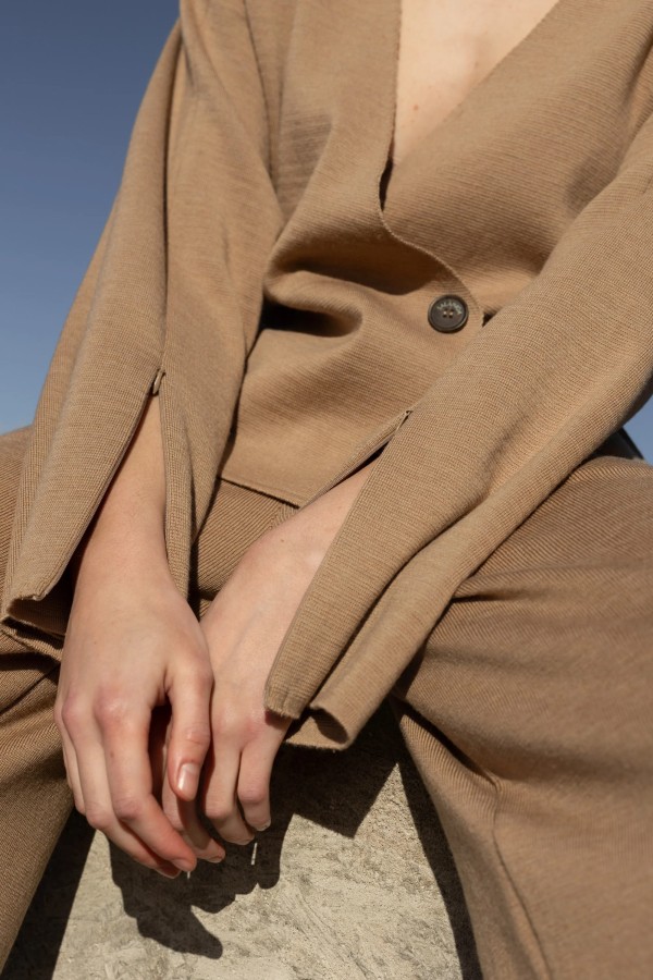 salanida. Galante megztas merino švarkas Smėlis salanida. Galante megztas merino švarkas Smėlis