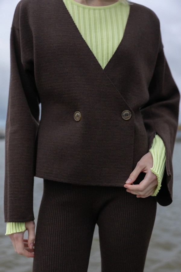 salanida. Galante megztas merino švarkas Šokoladas salanida. Galante megztas merino švarkas Šokoladas