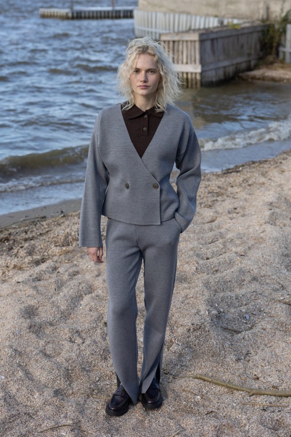 Salanida. Galante megztas merino švarkas Šviesiai pilka Salanida. Galante megztas merino švarkas Šviesiai pilka