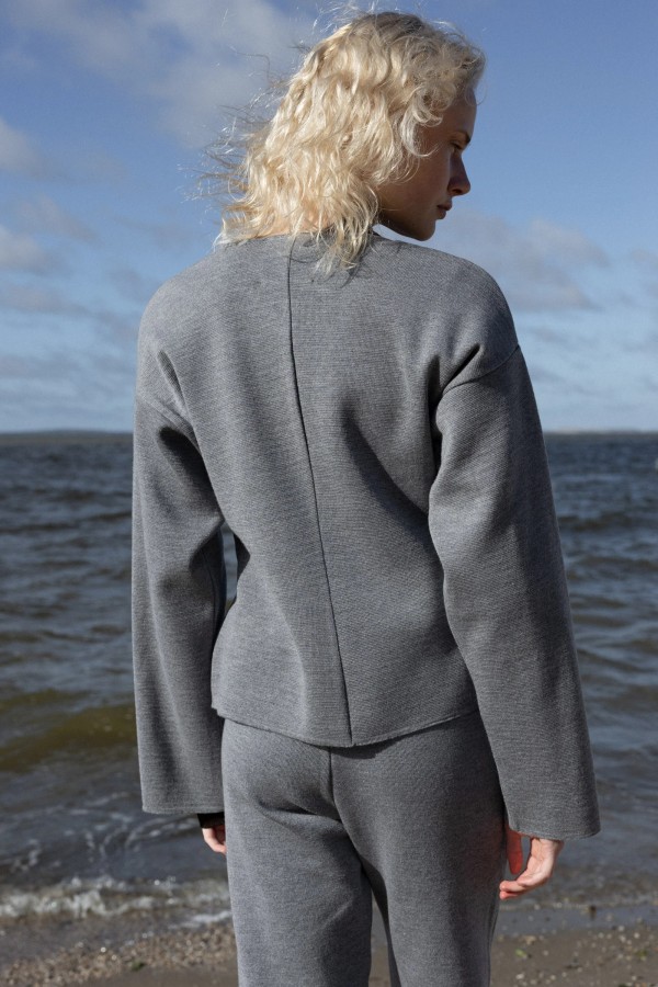 Salanida. Galante megztas merino švarkas Šviesiai pilka Salanida. Galante megztas merino švarkas Šviesiai pilka