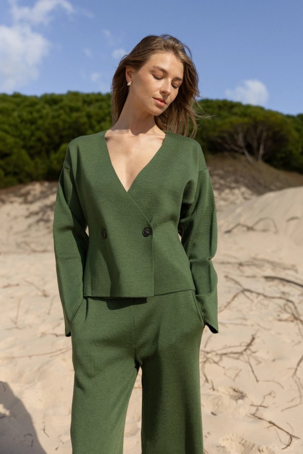 Salanida. Galante megztas merino švarkas Žalia alyvuogė Salanida. Galante megztas merino švarkas Žalia alyvuogė