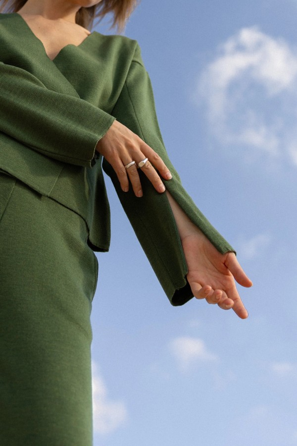 Salanida. Galante megztas merino švarkas Žalia alyvuogė Salanida. Galante megztas merino švarkas Žalia alyvuogė