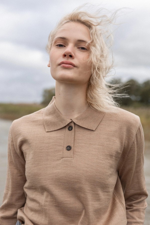 Salanida. Galante merino polo palaidinė Smėlis