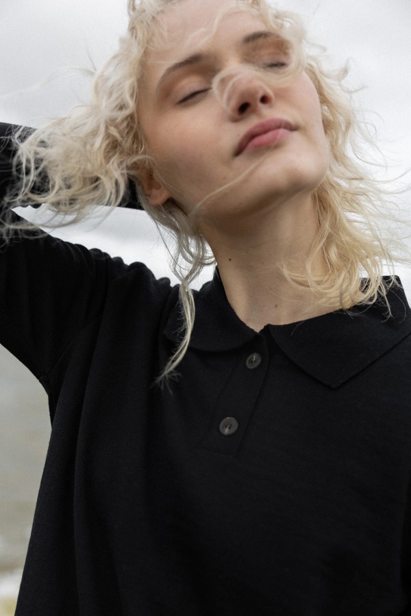 Salanida. Galante palaidinė juoda Salanida. Galante palaidinė juoda